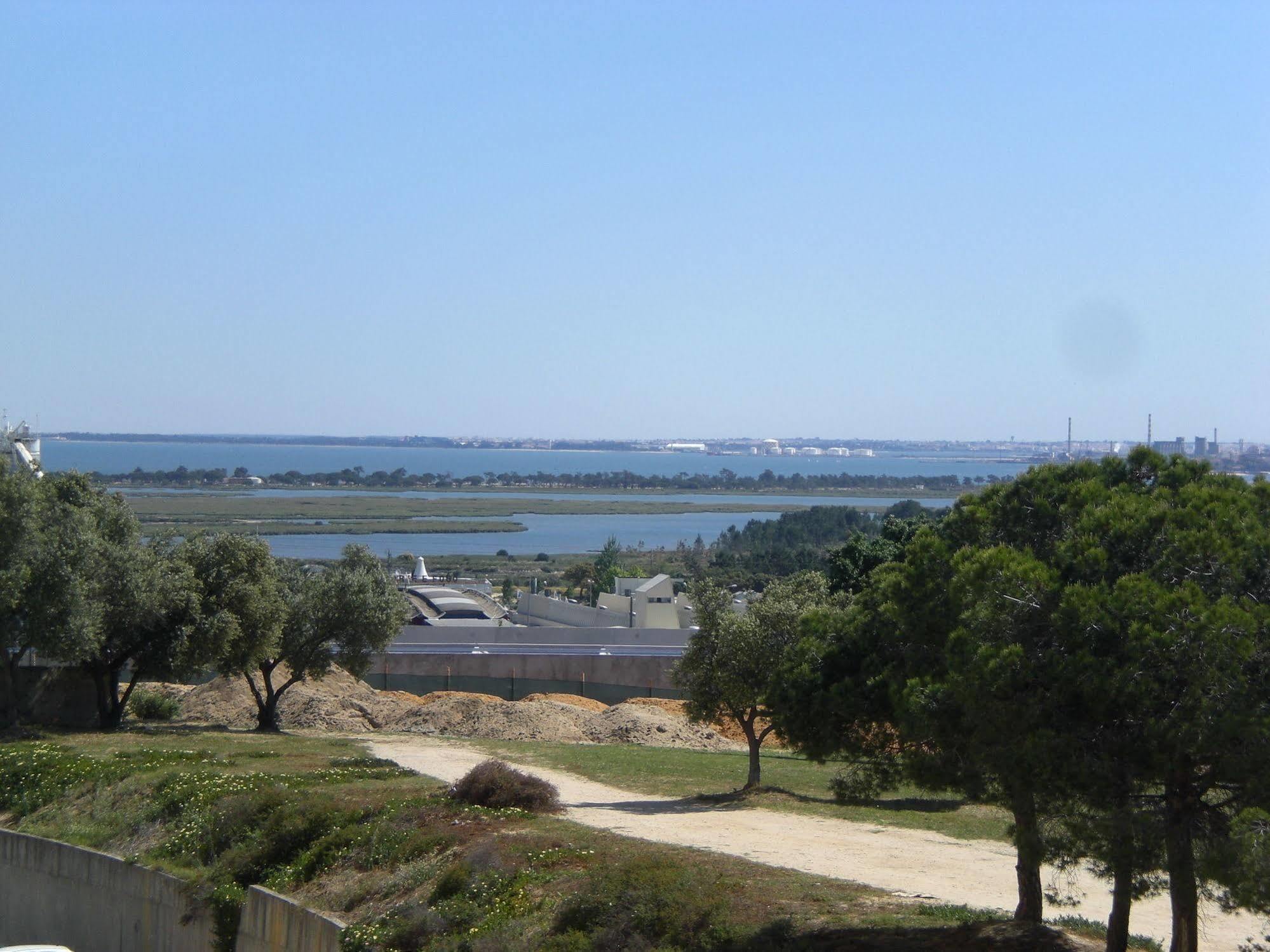 Homestay Marialva Park Seixal  Εξωτερικό φωτογραφία
